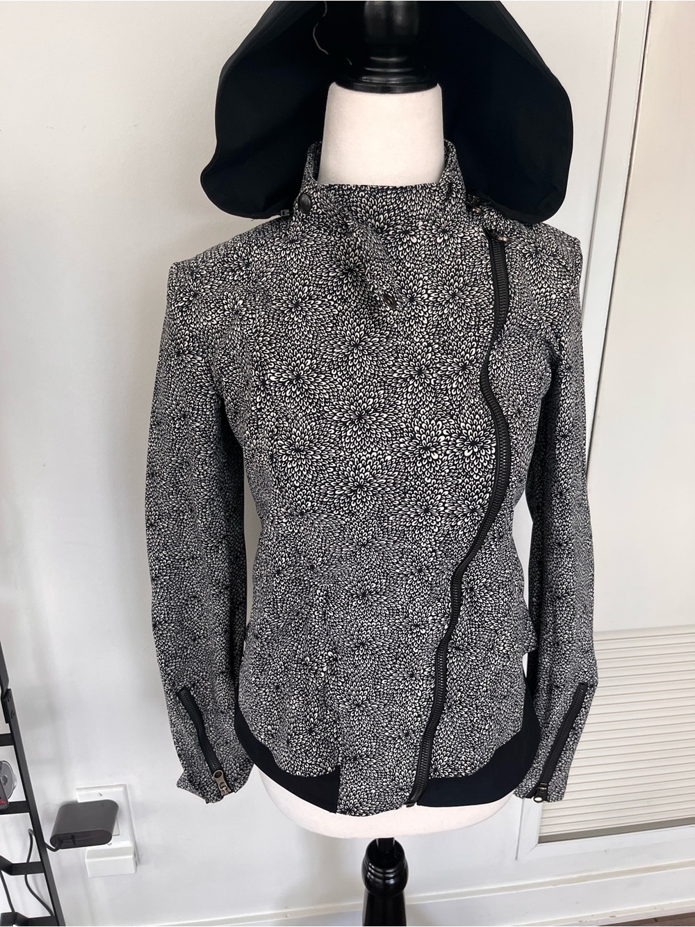 Lululemon Women's Jacket with Asymmetric Zip and detachable hood